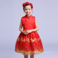 Chinesisches Frühlingsfest Soems kleidet traditionelle rote Kleider für die Kinder des neuen Jahres, die Partei Clollection Kleider feiern